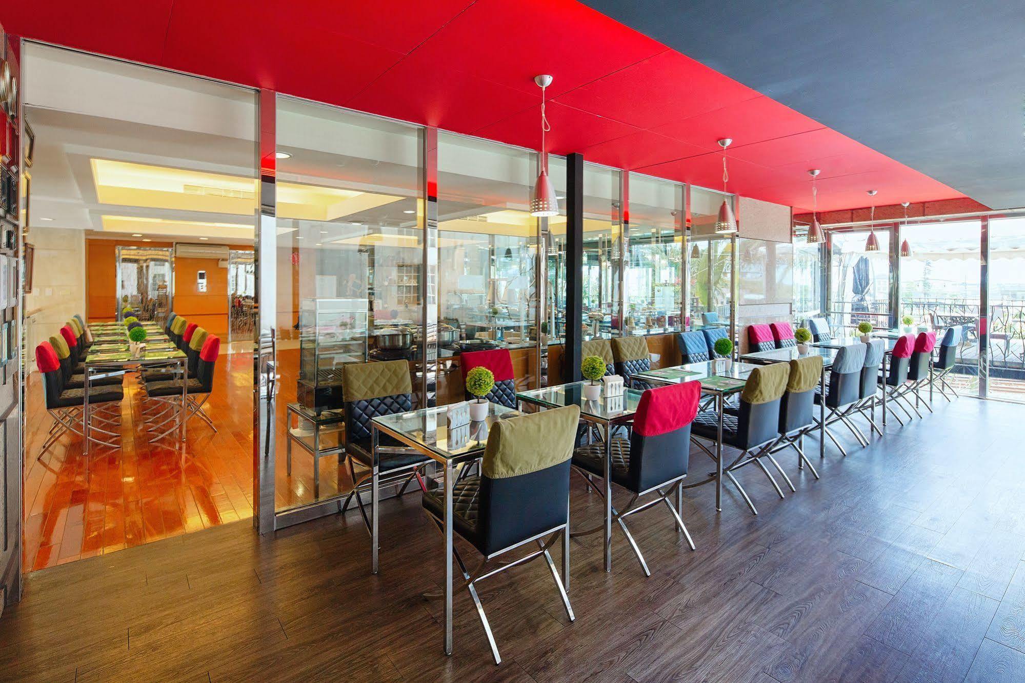 Hotel Les Champs Джиаоси Екстериор снимка