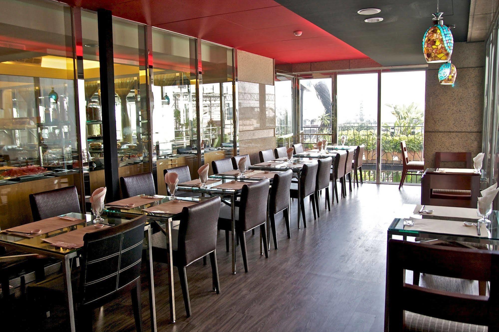 Hotel Les Champs Джиаоси Екстериор снимка