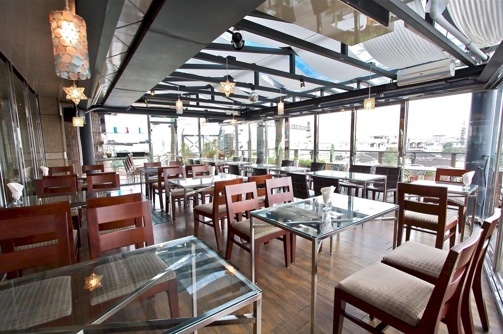 Hotel Les Champs Джиаоси Екстериор снимка