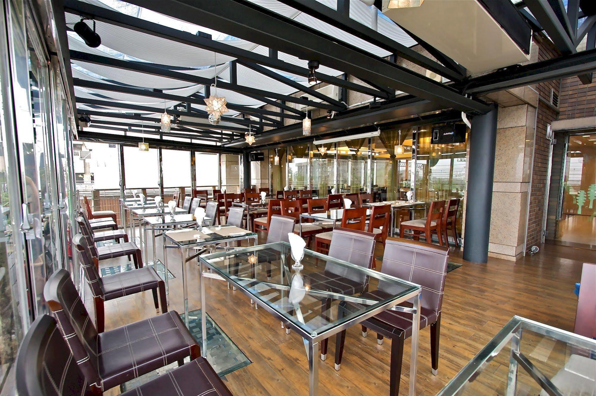 Hotel Les Champs Джиаоси Екстериор снимка