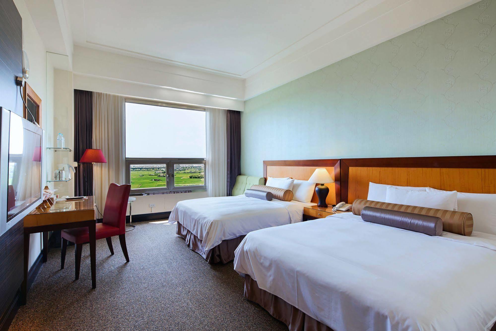 Hotel Les Champs Джиаоси Екстериор снимка