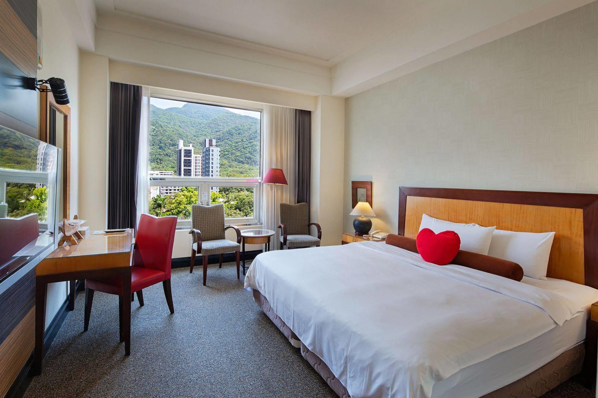 Hotel Les Champs Джиаоси Екстериор снимка